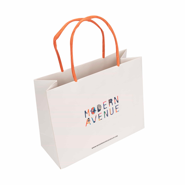 أكياس ورقية مخصصة مع شعار